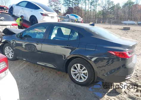 2025 Toyota Camry Le z USA, uszkodzony, nr VIN 4T1DAACK5SU028045